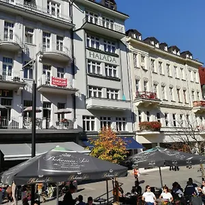 Melissa Karlsbad